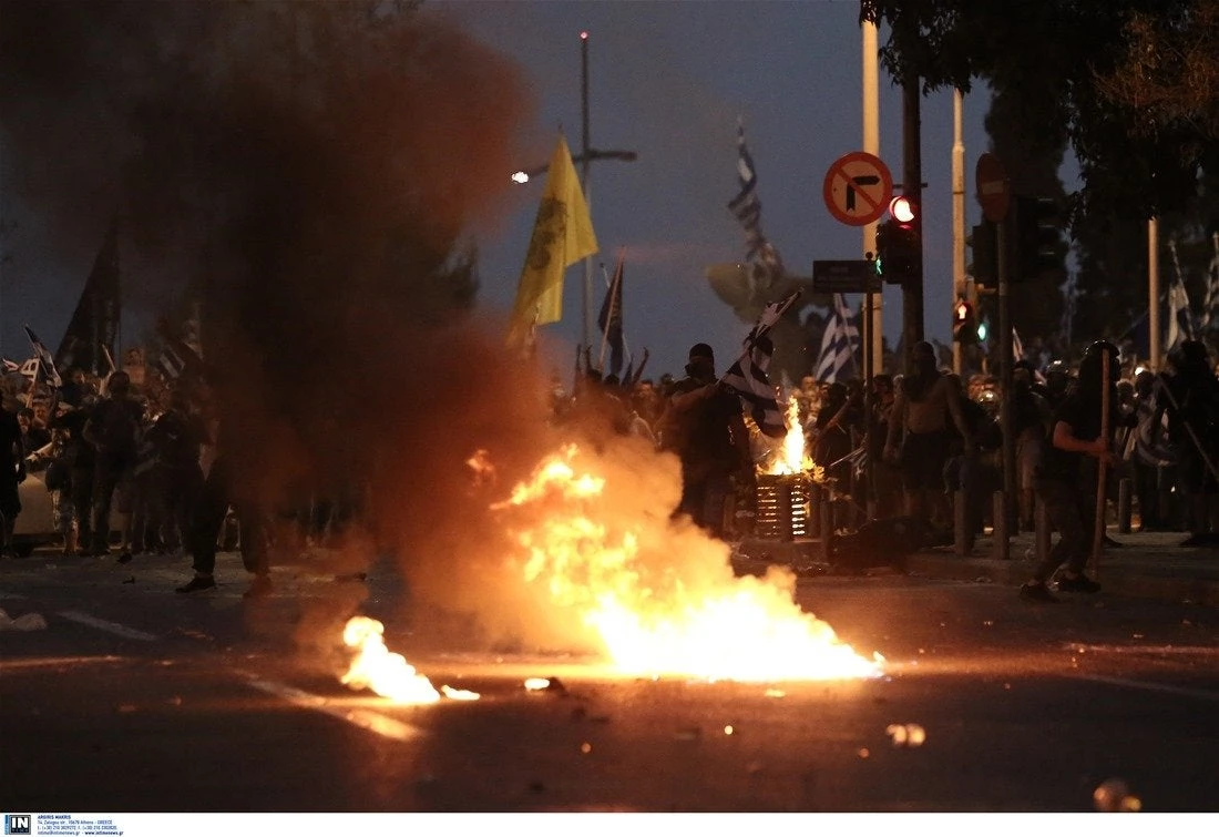 Ο Τσίπρας πανηγύριζε ενώ η Θεσσαλονίκη «πνιγόταν» στα δακρυγόνα – Πληροφορίες για τραυματίες – «Βροχή» τα χημικά